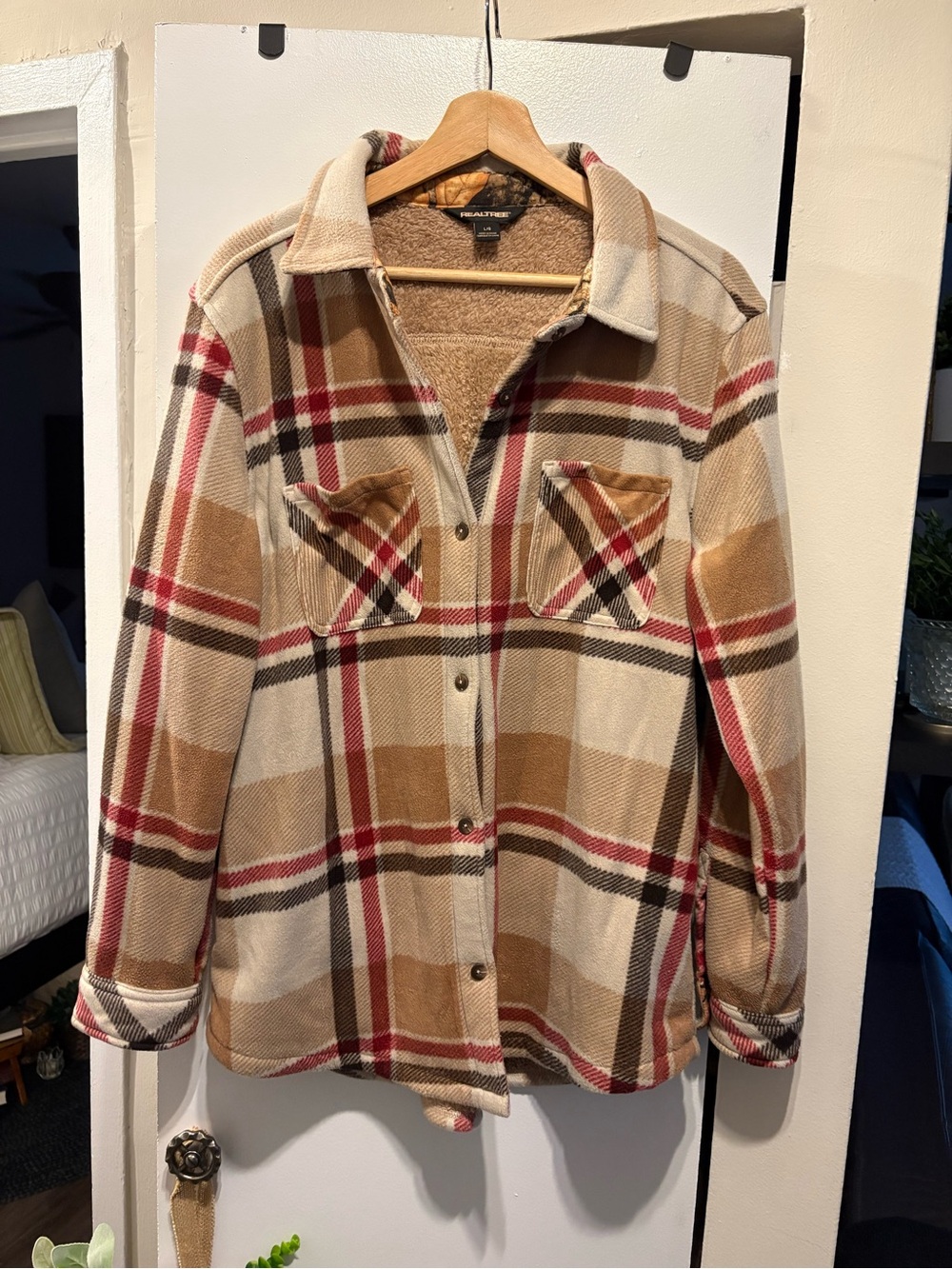 Realtree Women's Sherpa-Lined Plaid Fleece Shirt Jacket Shacket Tan L
